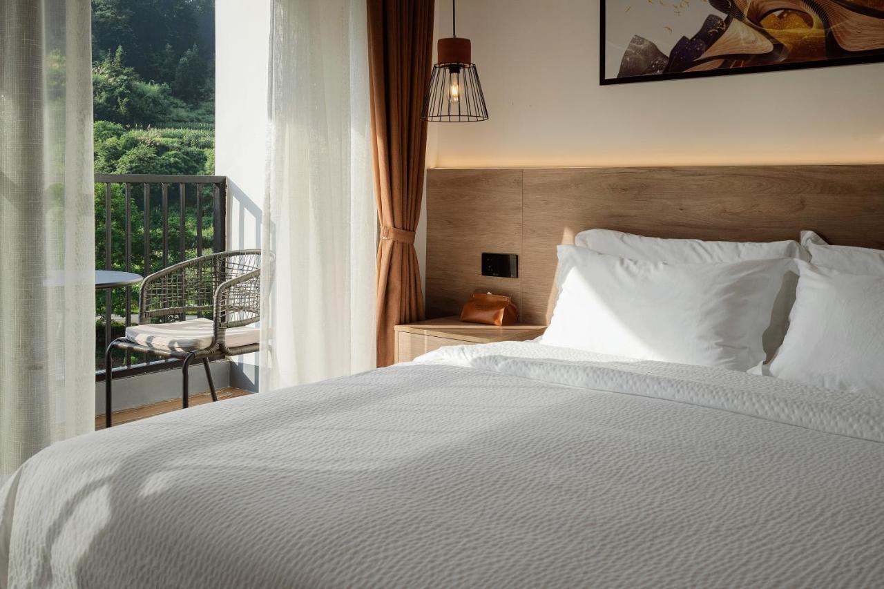 Whispering Mountains Boutique Hotel Чжанцзяцзе Экстерьер фото