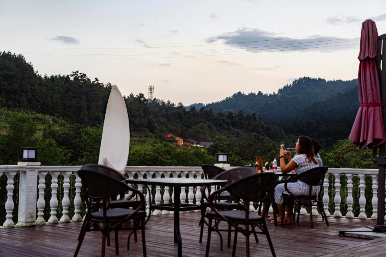 Whispering Mountains Boutique Hotel Чжанцзяцзе Экстерьер фото