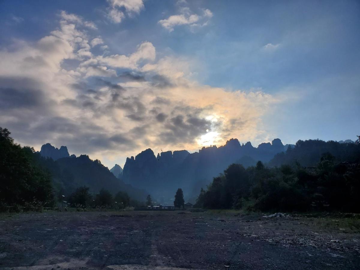 Whispering Mountains Boutique Hotel Чжанцзяцзе Экстерьер фото